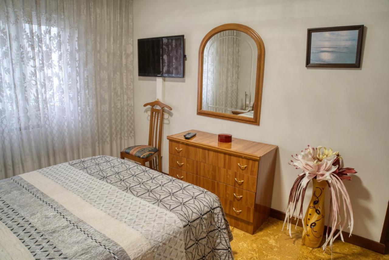 Apartamento Muy Amplio, Con Wifi Y A 12 Minutos Del Centro Gijon Exterior photo