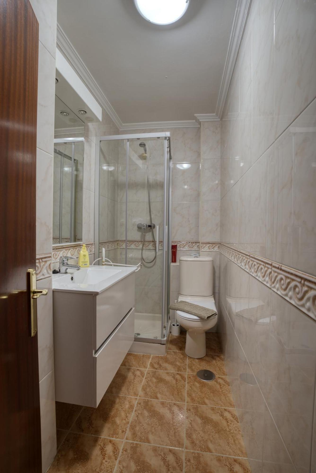 Apartamento Muy Amplio, Con Wifi Y A 12 Minutos Del Centro Gijon Exterior photo