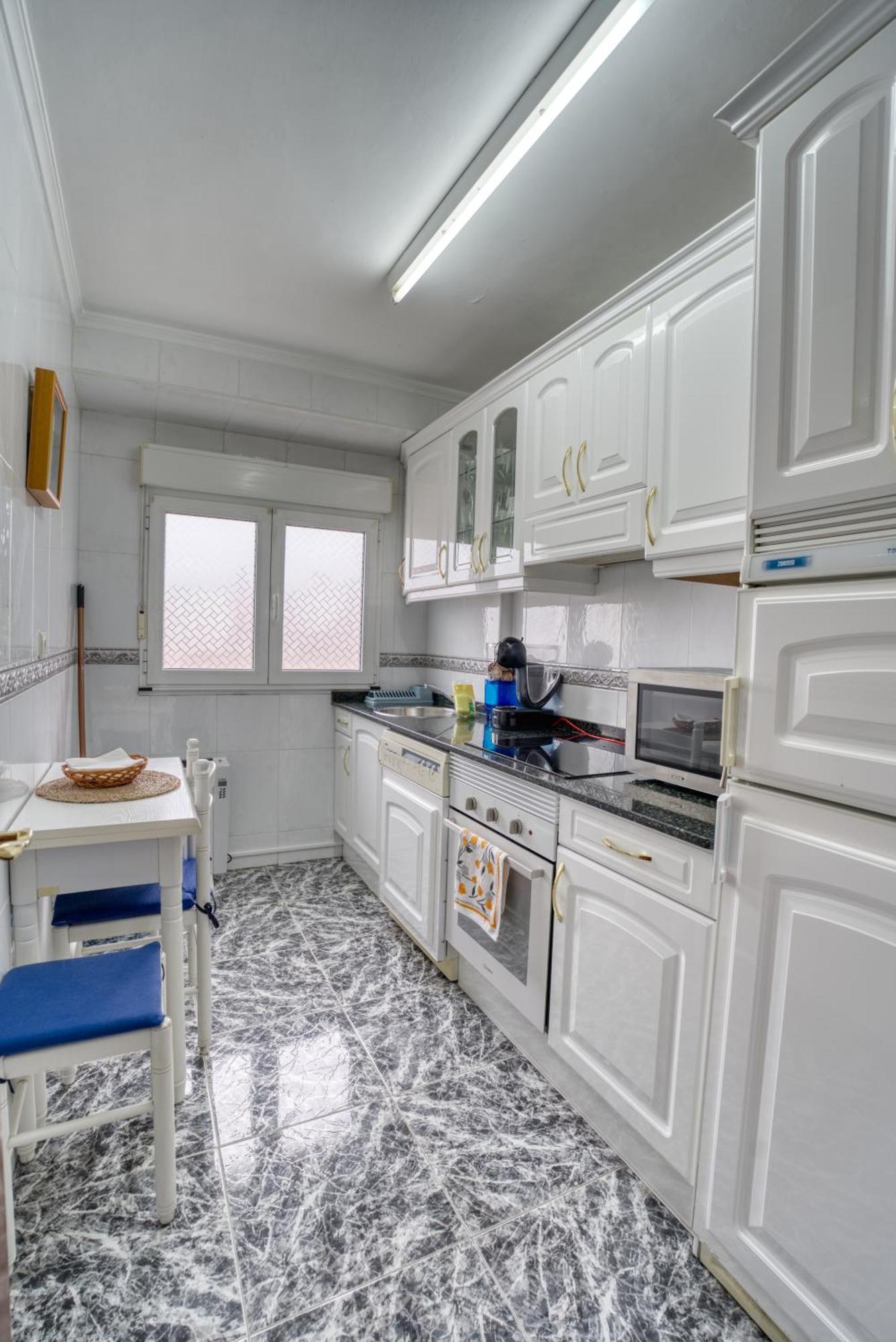 Apartamento Muy Amplio, Con Wifi Y A 12 Minutos Del Centro Gijon Exterior photo